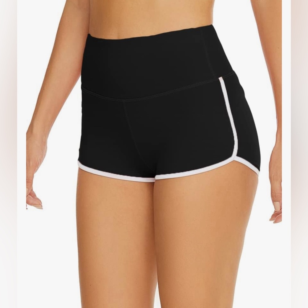 Aurgelmir Women's Workout Shorts, Scrunch Booty High Waist Blk/White NWT Medium